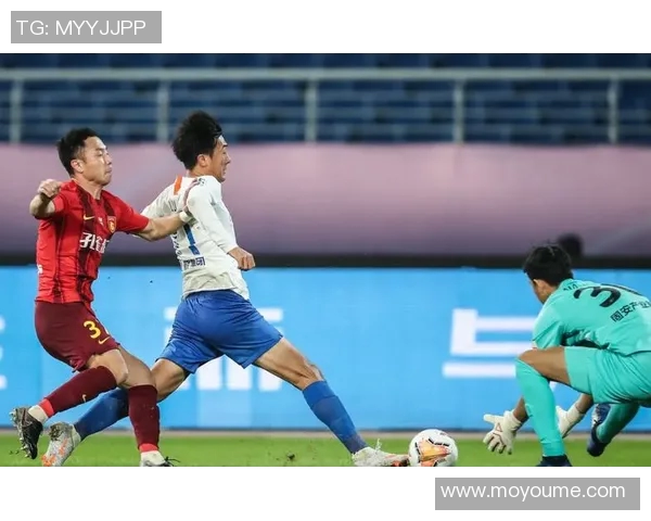 深入探讨上海羽毛球队近期表现及其对手状态的全面对比分析 深入探讨上海羽毛球队近期表现及其对手状态的全面对比分析