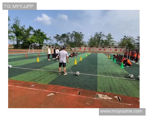 上海足球队的灵活战术解析与未来发展展望 上海足球队的灵活战术解析与未来发展展望